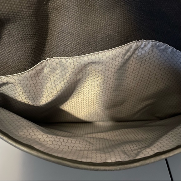 Levenger Crossbody Bag Purse Tote Canvas Leather Trim Black New Messenger - Picture 10 of 10